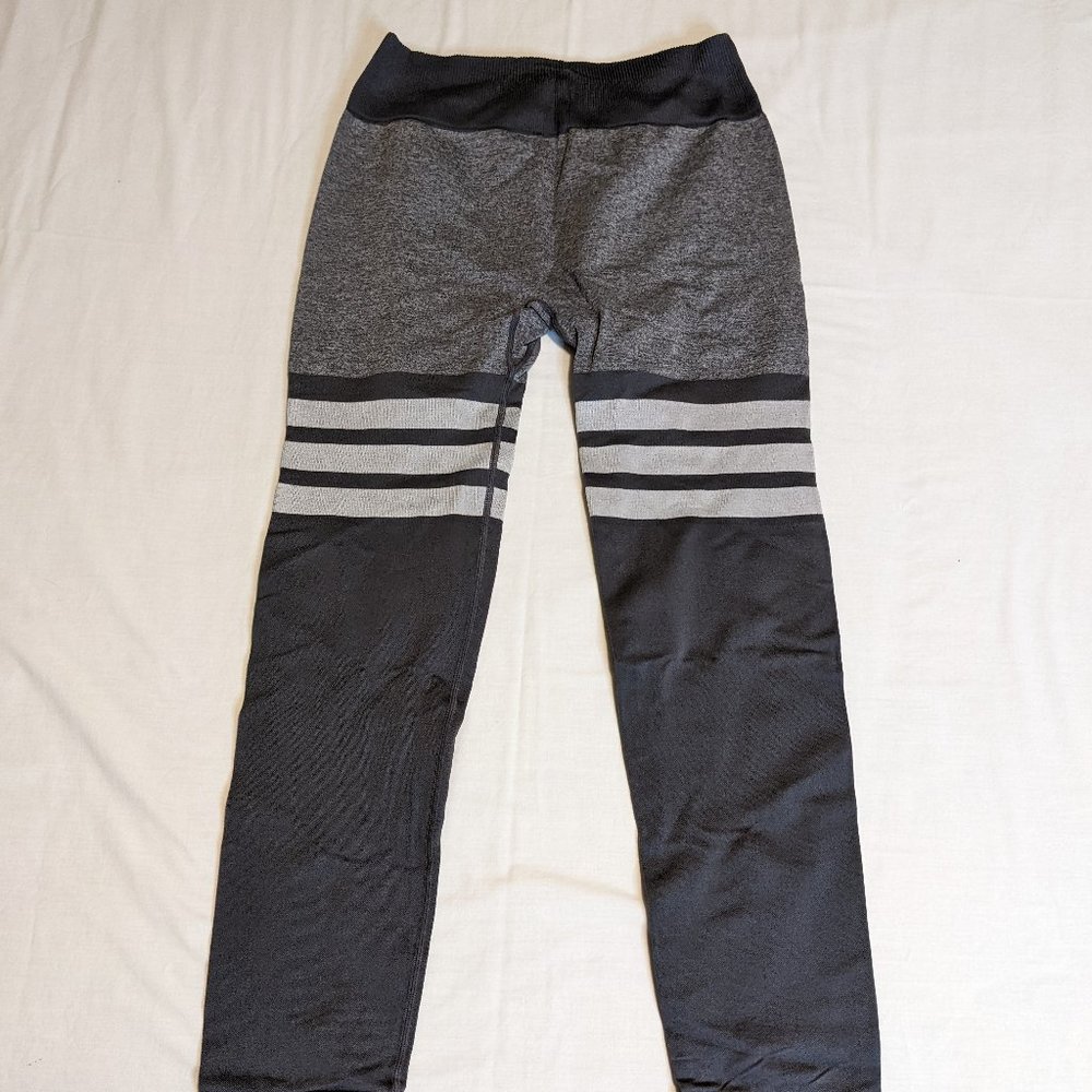 Grey stripped leggings, high waisted
